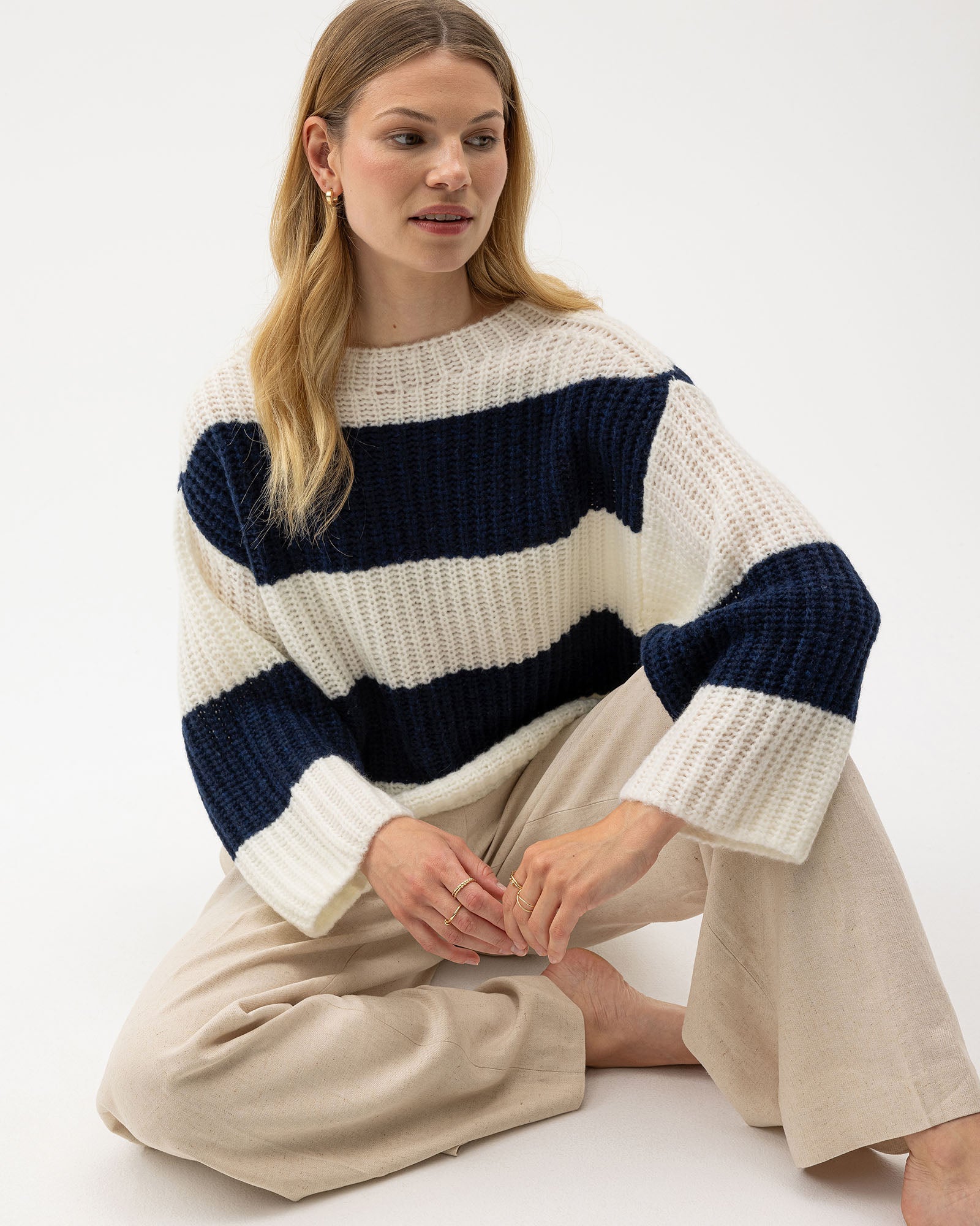 Cajsa Sweater Off White/Navy – Holebrook USA