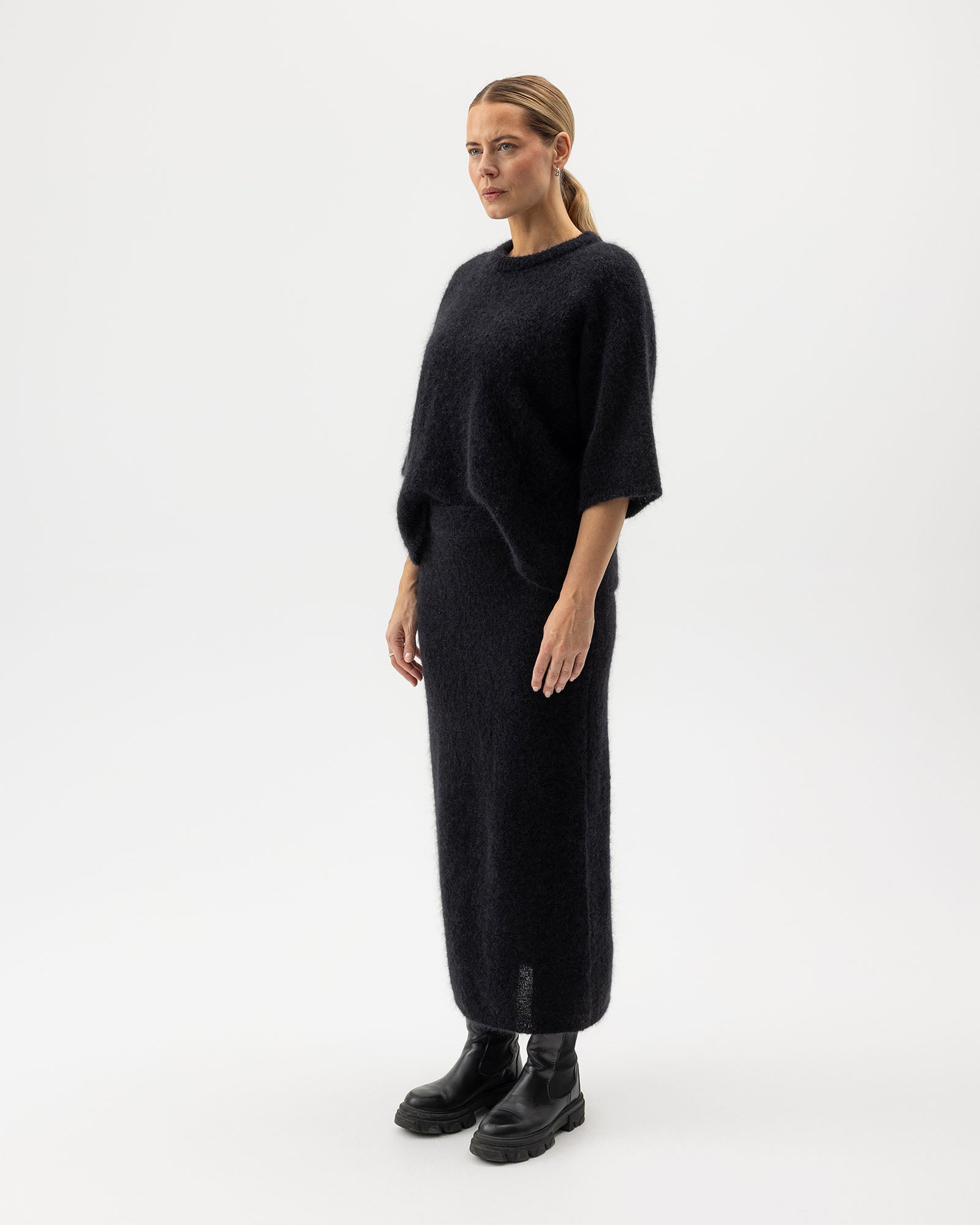 Tindra Crew- Black