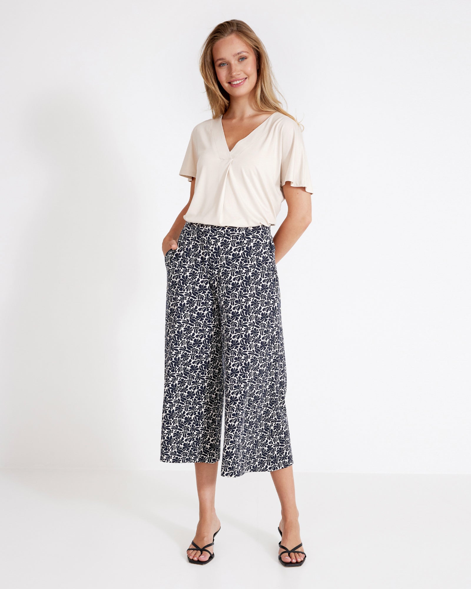 Asta Culotte Navy Flowers – Holebrook USA