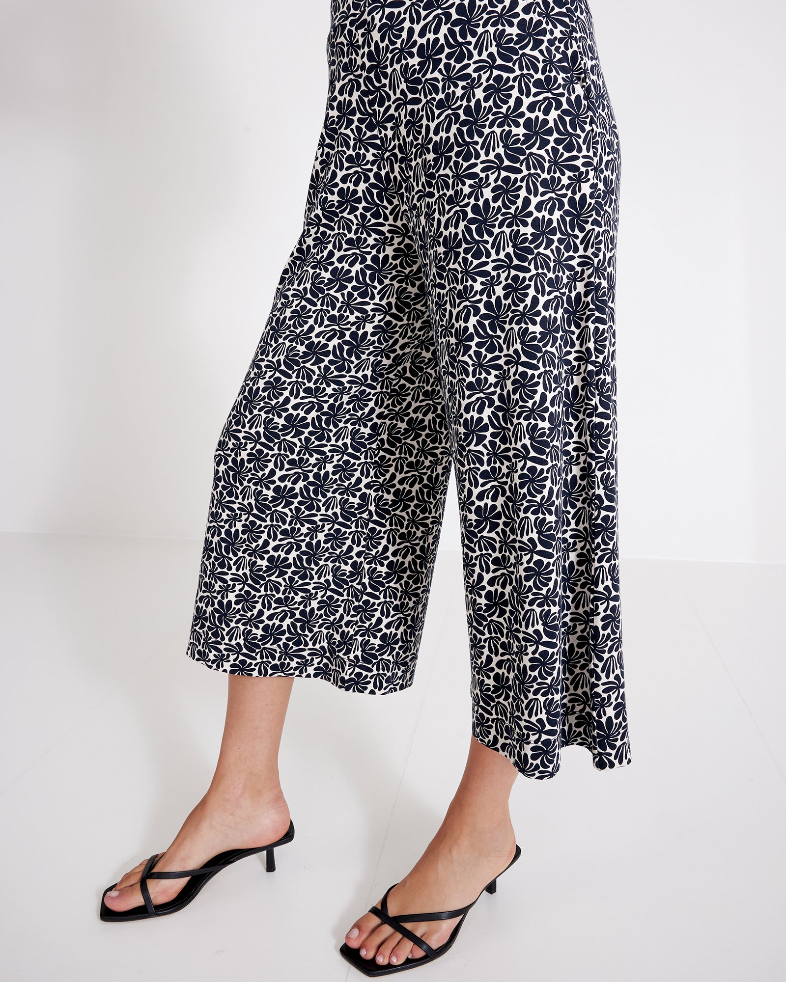 Asta Culotte Navy Flowers – Holebrook USA