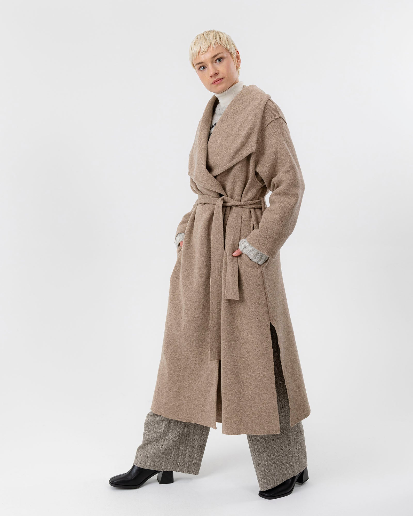 Holebrook_Astrid-Wide-Coat_A42102_740_1.jpg