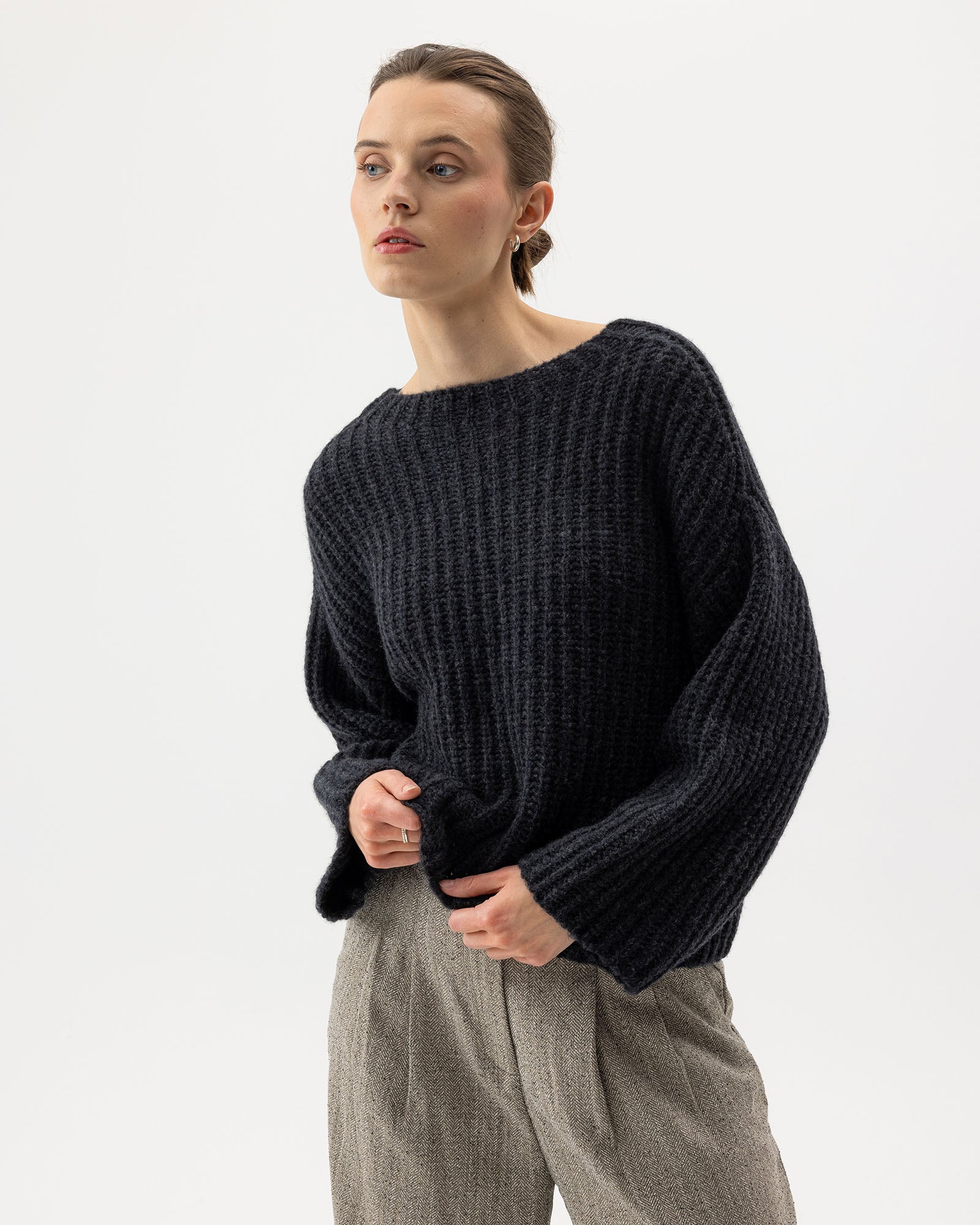 Holebrook_Cajsa-Sweater_S32418_990_1.jpg
