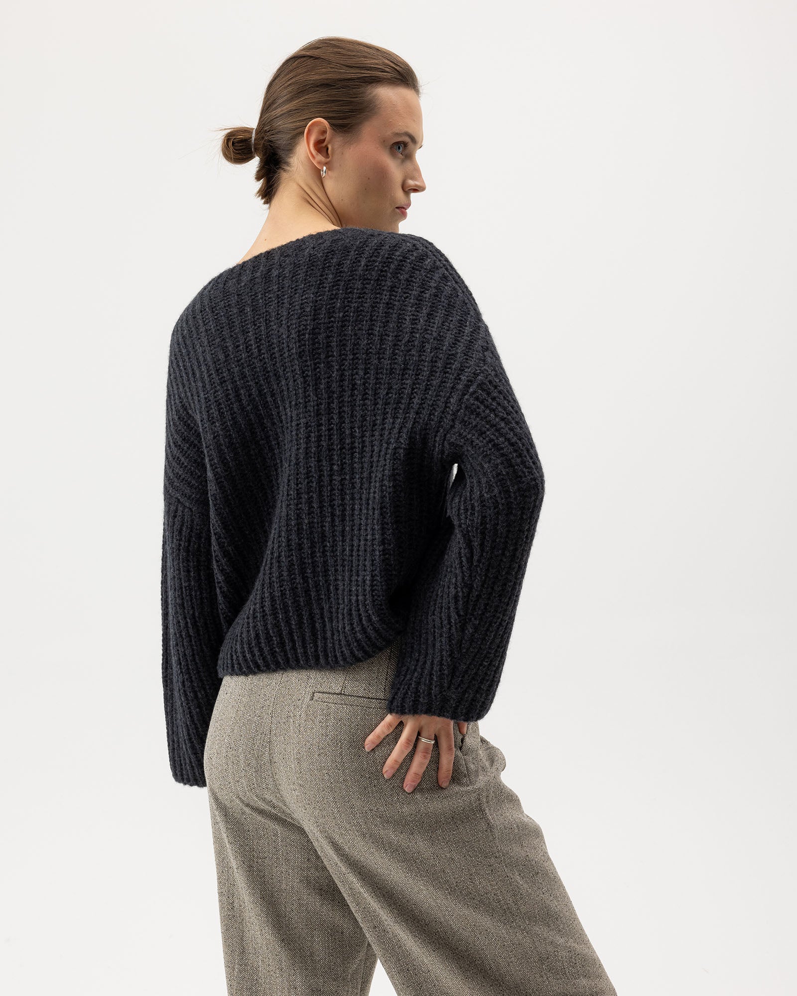 Holebrook_Cajsa-Sweater_S32418_990_2.jpg
