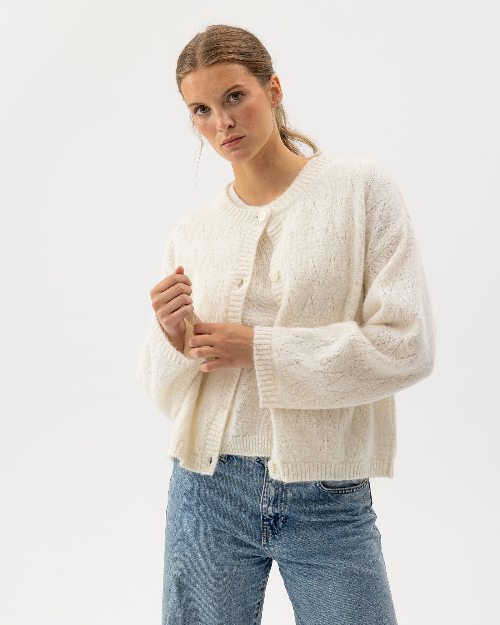 Holebrook_Elsy-Cardigan_S62422_101_1.jpg