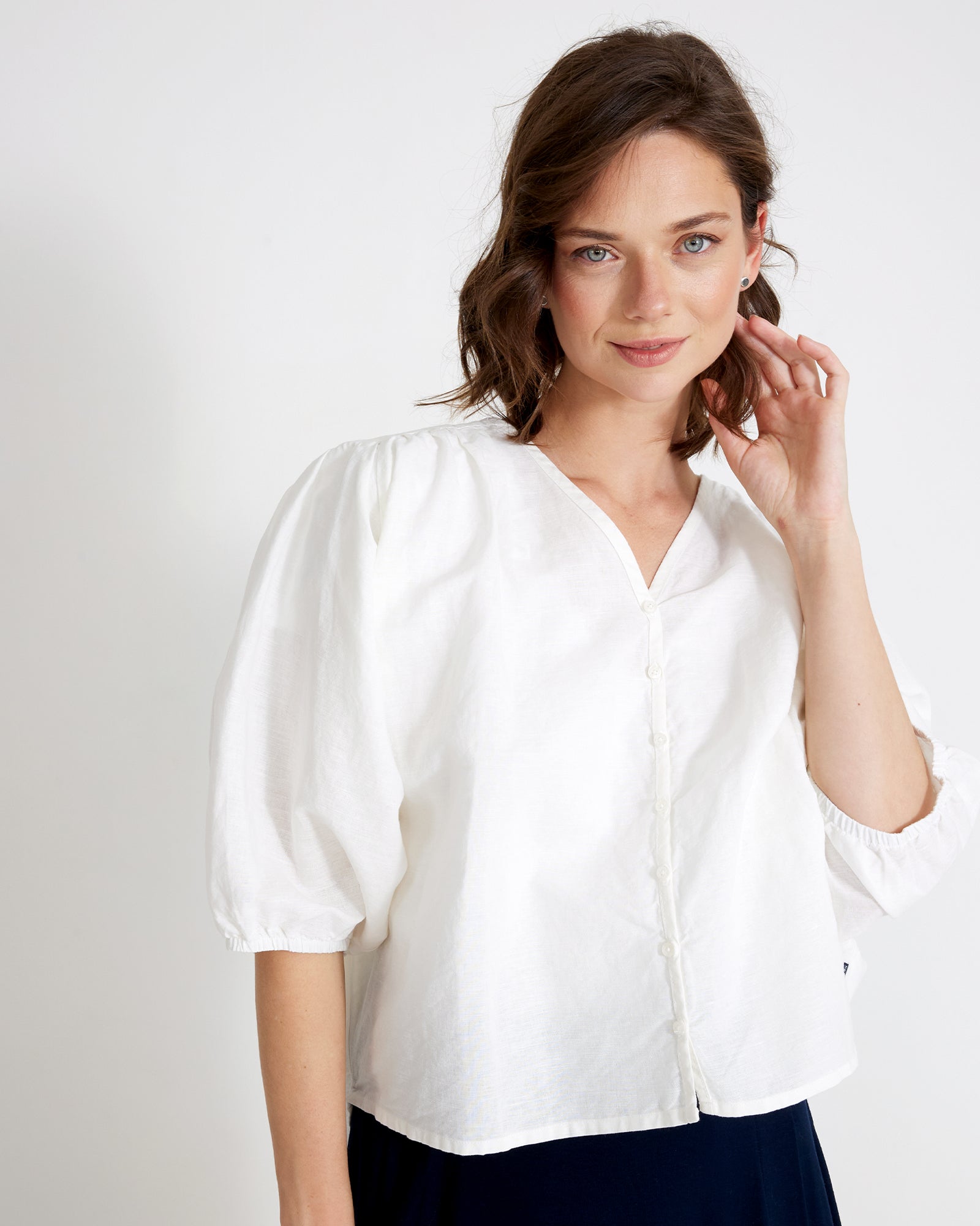Holebrook_Emily-Blouse_S42304_100_1.jpg