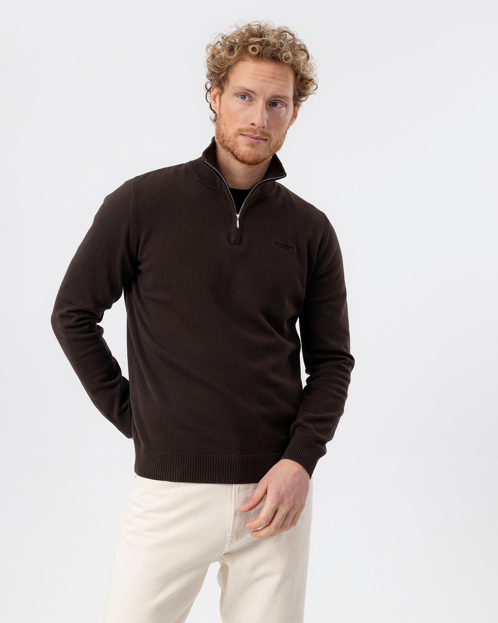 Holebrook_Holger-T-neck_A11414_799_1.jpg