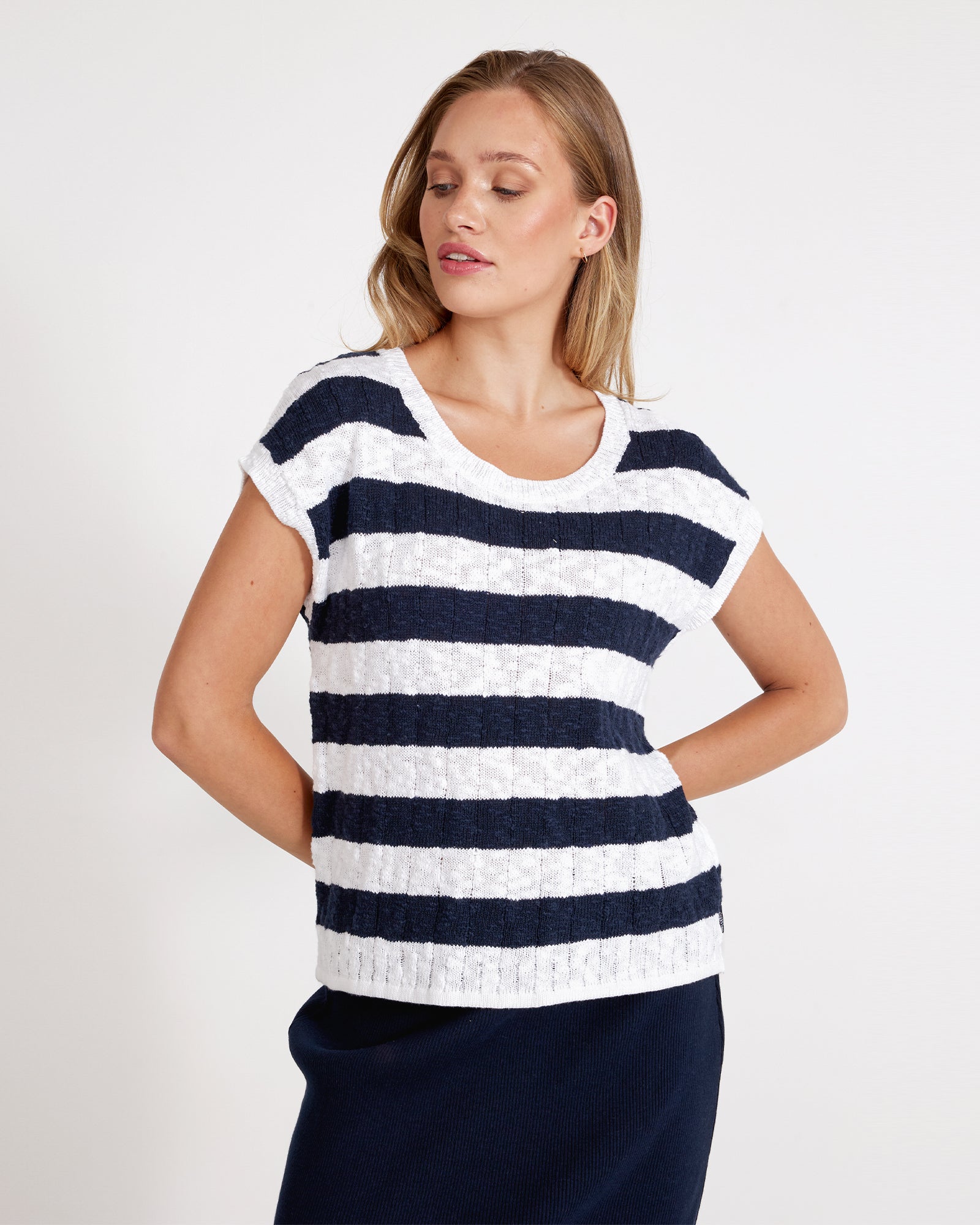 Holebrook_Isabella-Capsleeve_S42414_126_1.jpg