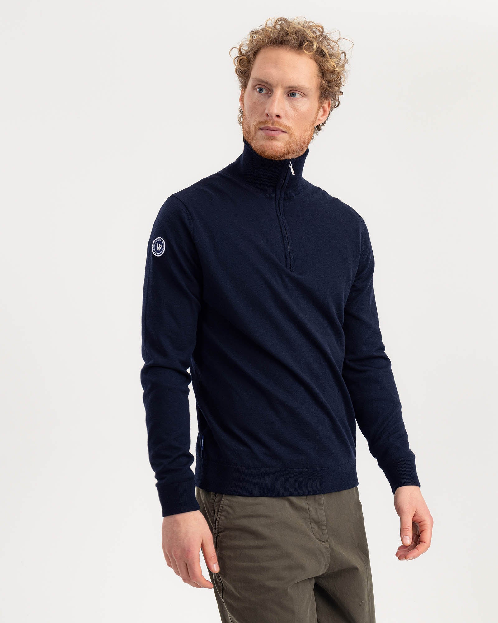 Holebrook_Jesper-T-neck-WP_H41411_675_1.jpg