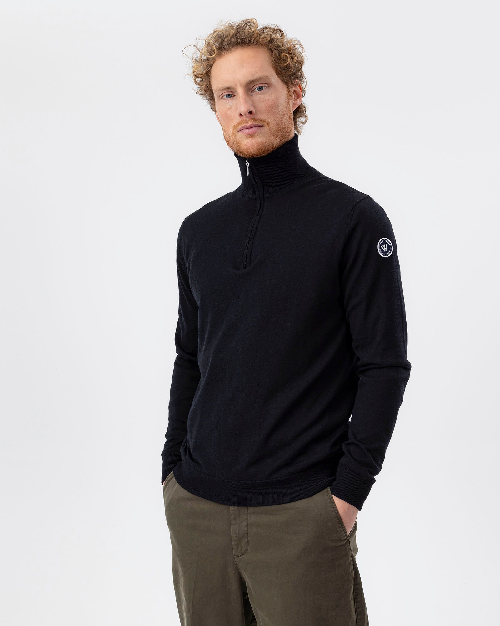Holebrook_Jesper-T-neck-WP_H41411_999_1.jpg