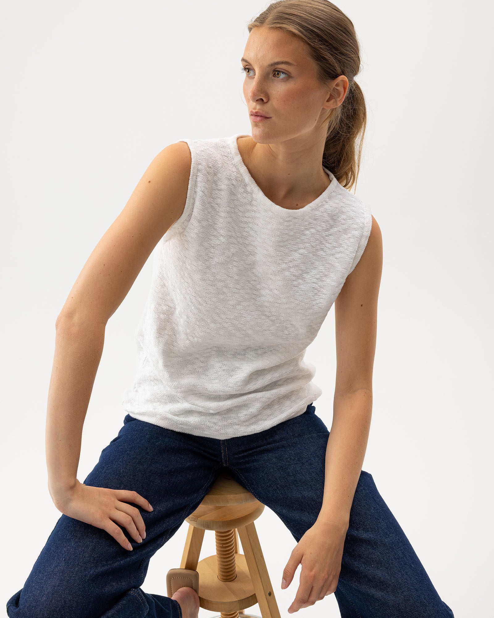 Holebrook_Juni-Vest_S62410_100_1.jpg
