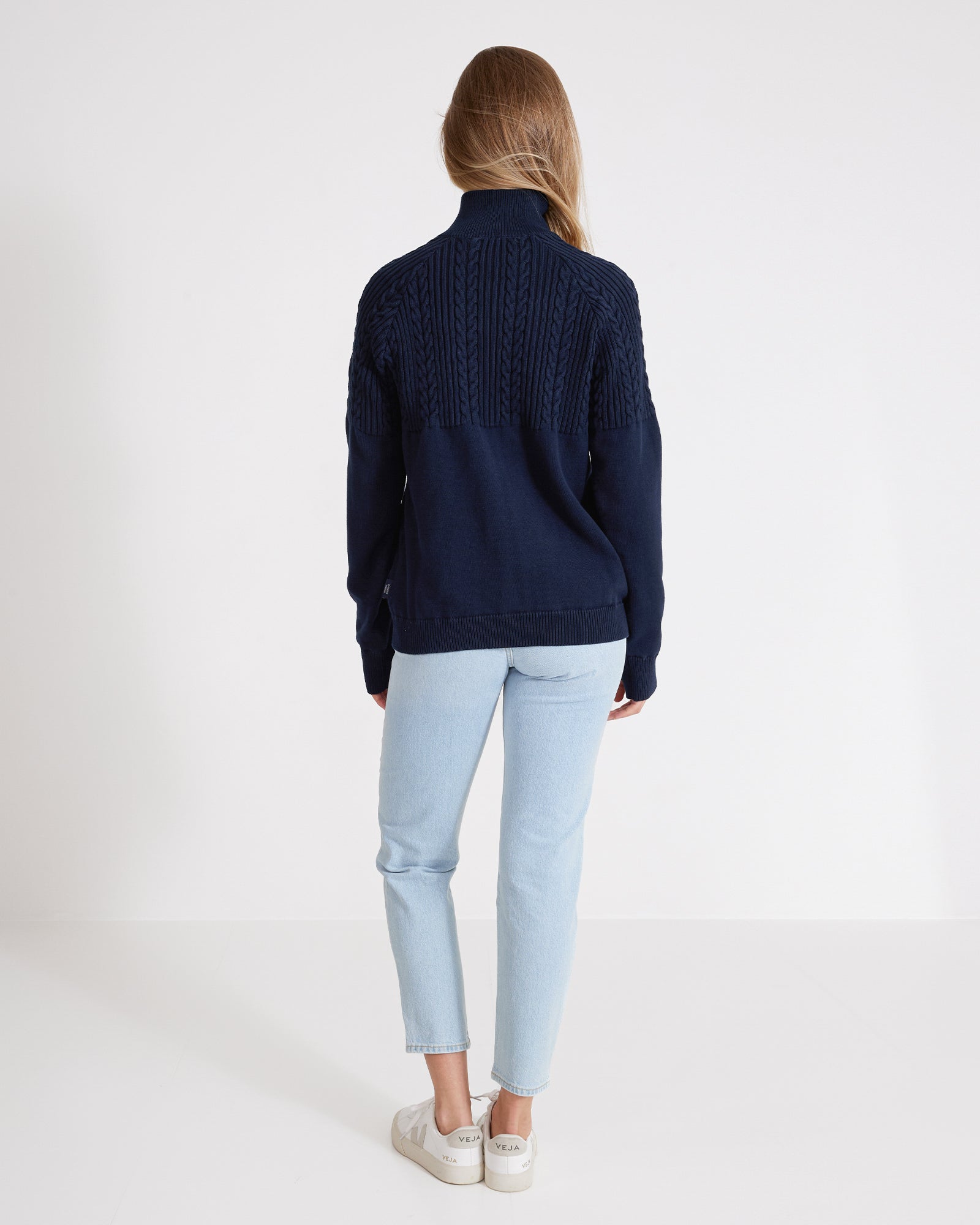 Holebrook_Klara-T-Neck-WP_H42401_290_2.jpg