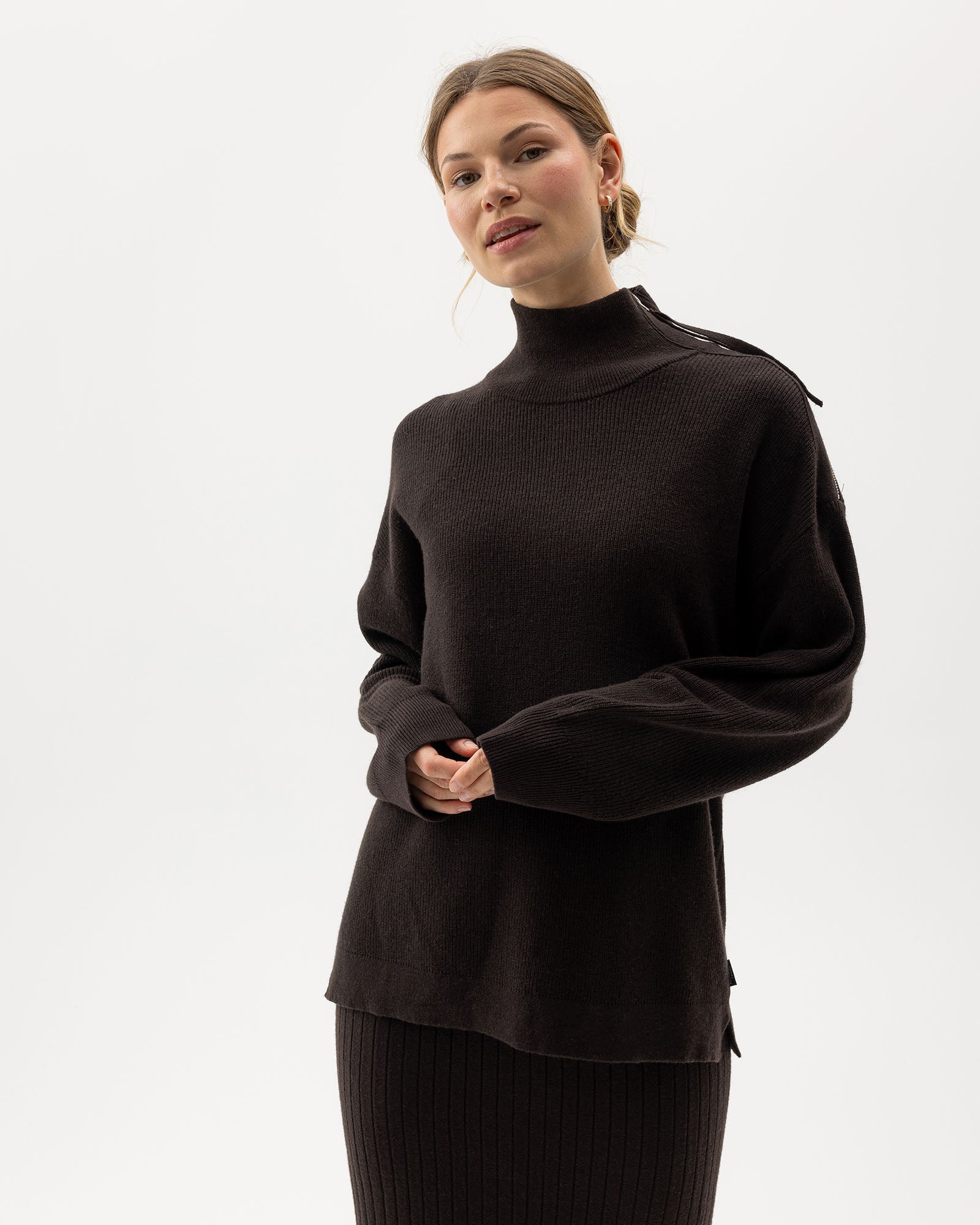 Holebrook_Kristina-Zip-Sweater_A42404_799_1.jpg