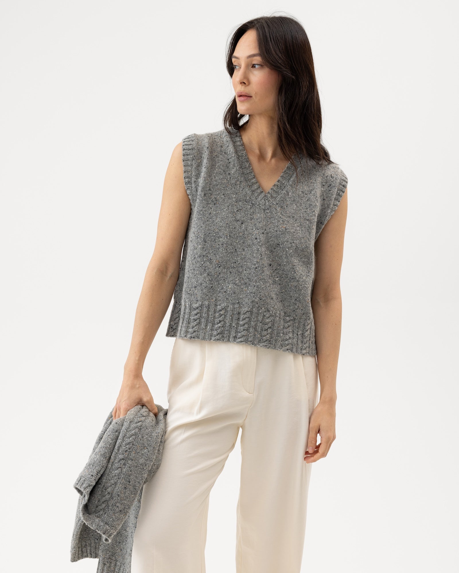 Holebrook_Magda-Vest_A62408_950_1.jpg