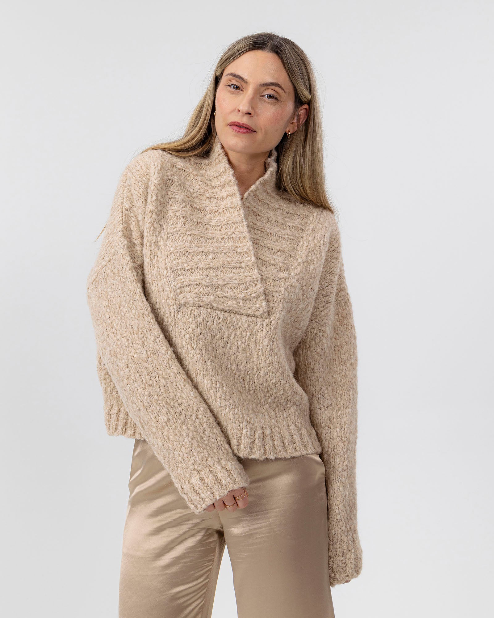 Holebrook_Moa-V-neck_A42410_710_1.jpg