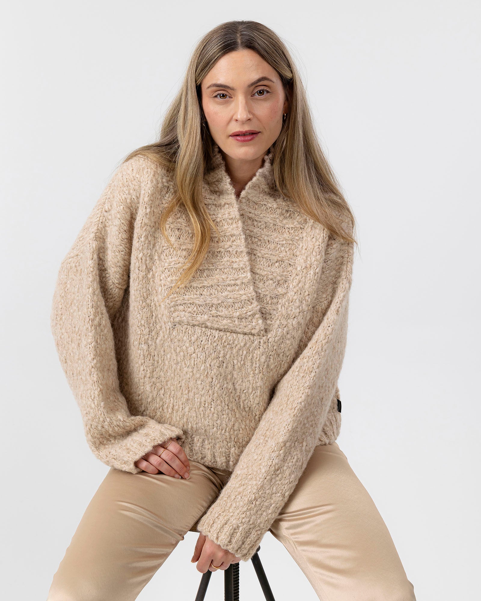Moa V- Neck - Sand