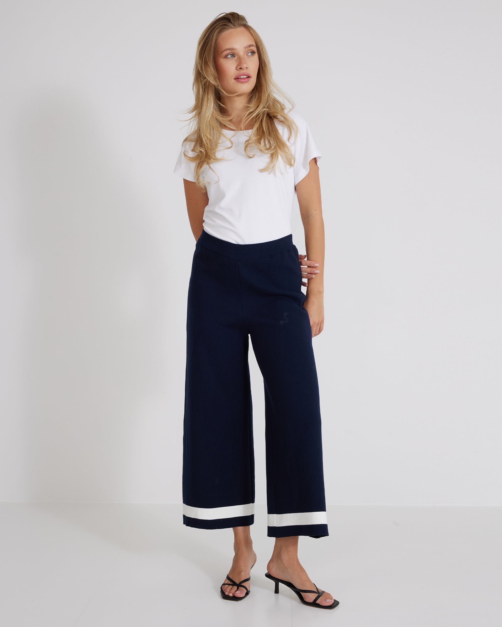 Holebrook_Nadja-Pants_S42202_299_1.jpg