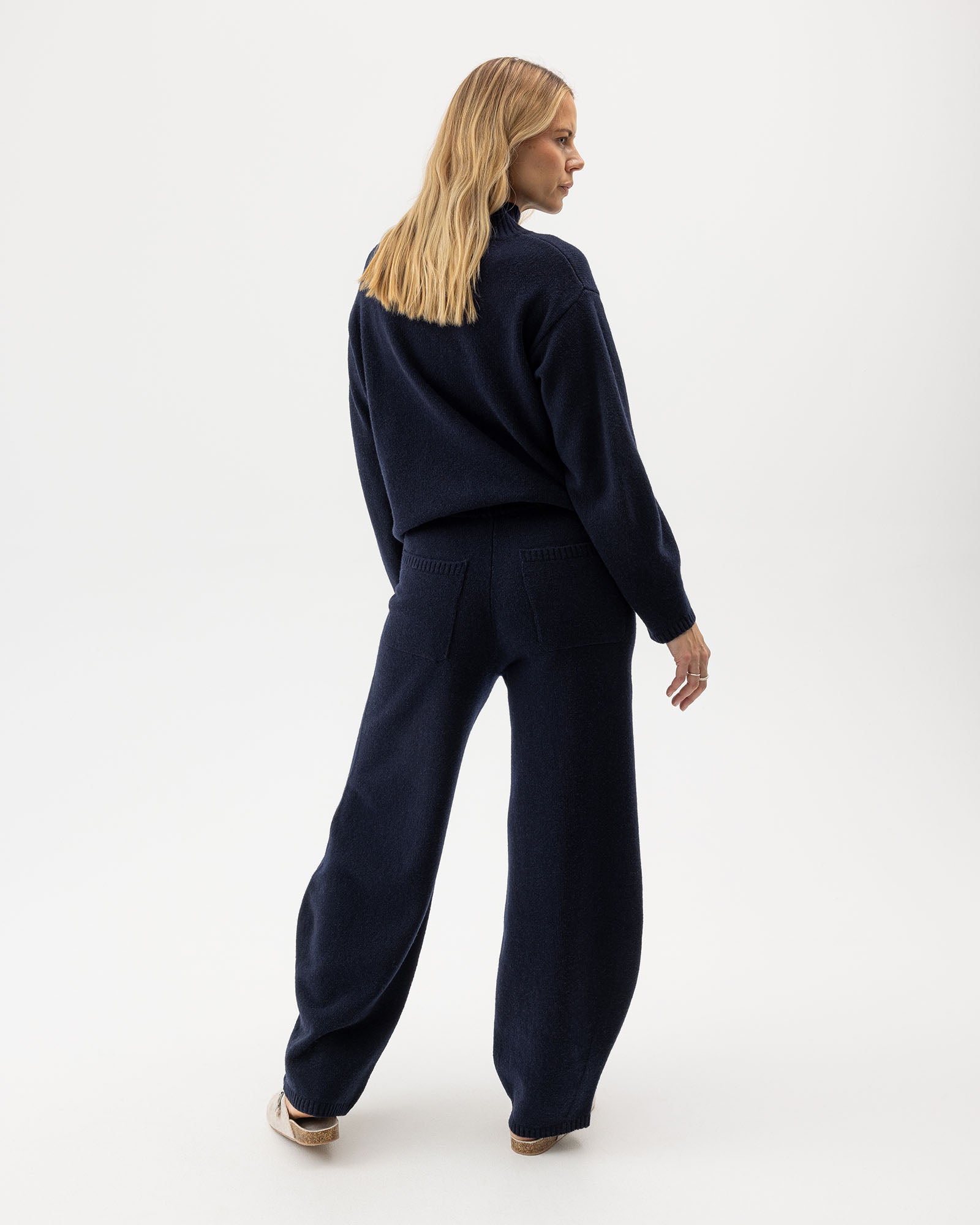 Holebrook_Sonja-Pants_A52201_290_2.jpg