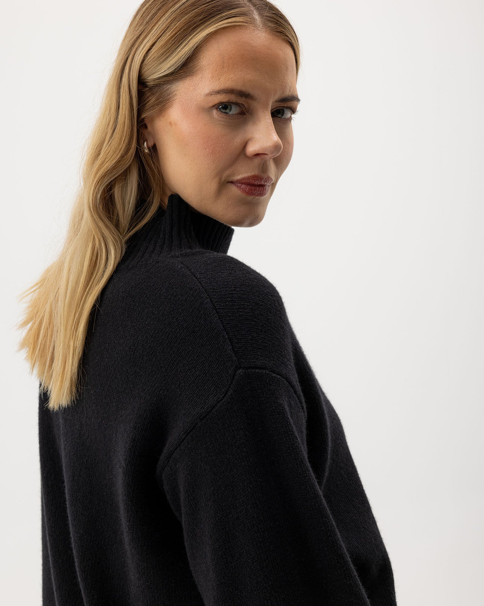 Veronika Turtle- Black