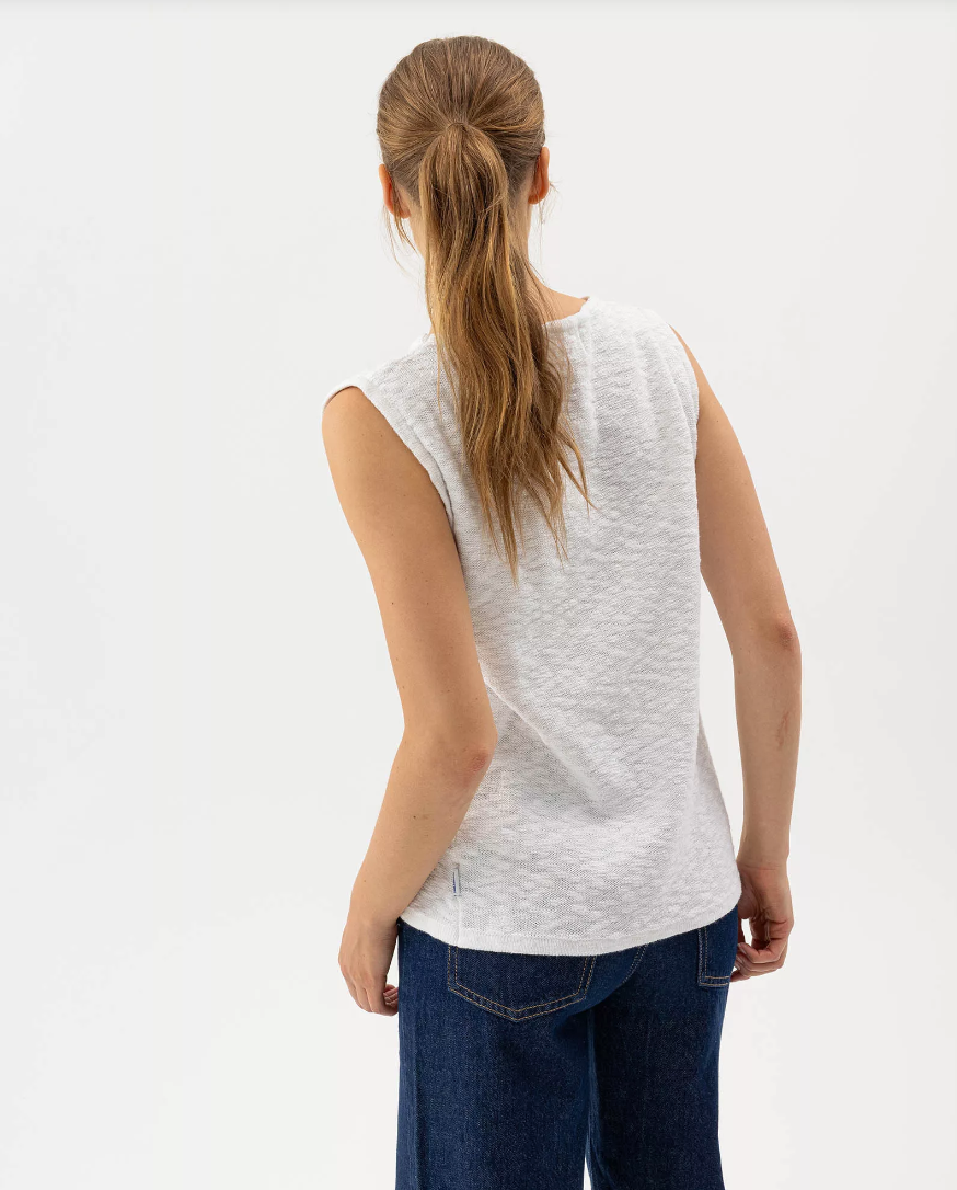 Juni Vest