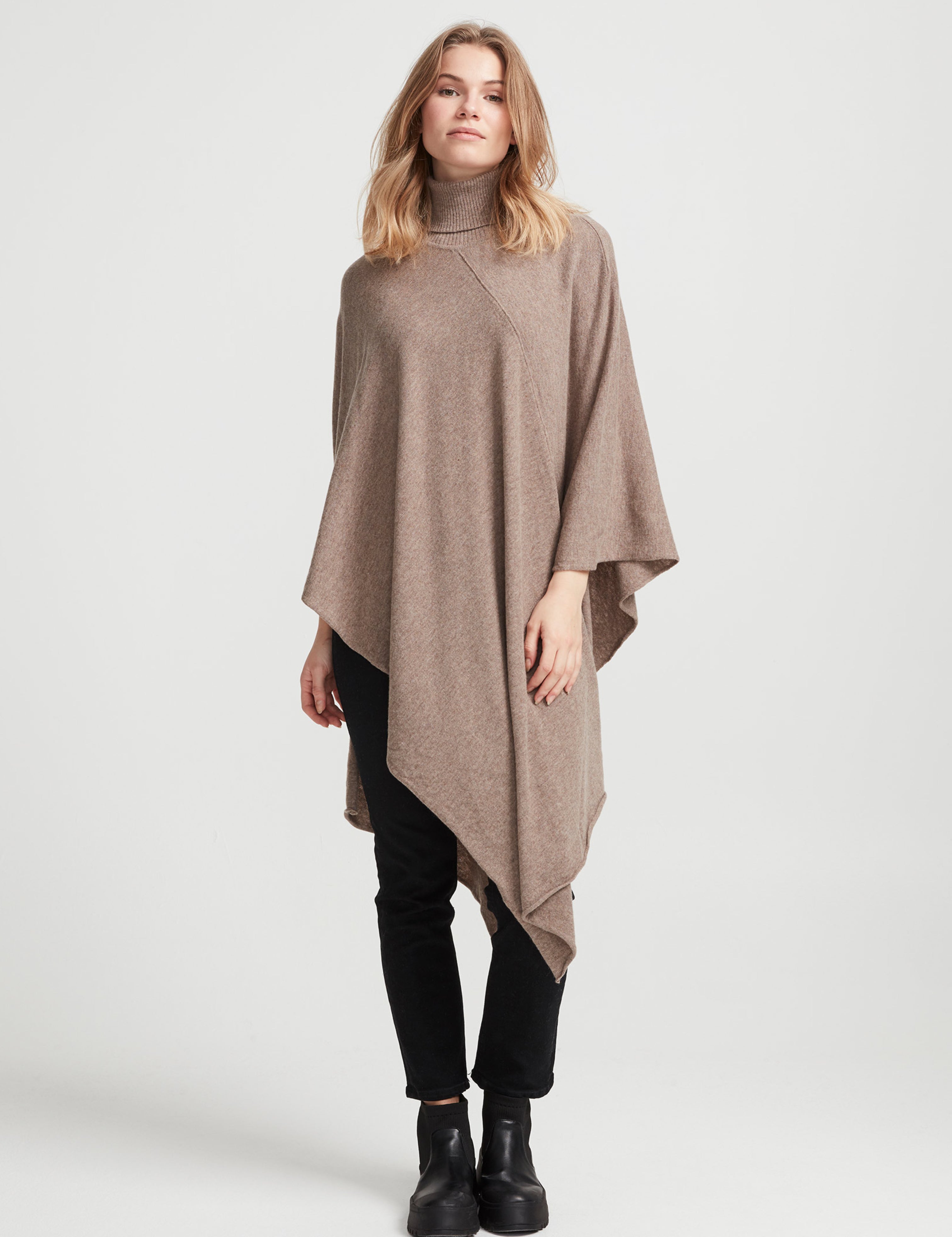 Fia_Rollneck.jpg