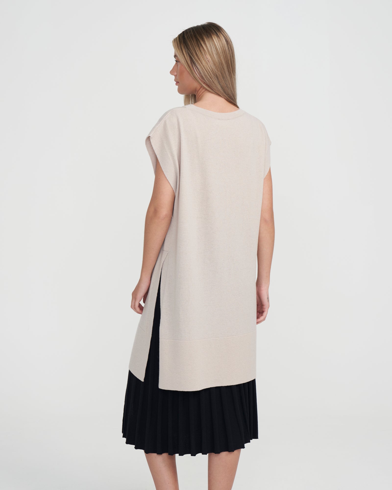 Holebrook_Adela-Vest_S32401_175_2.jpg