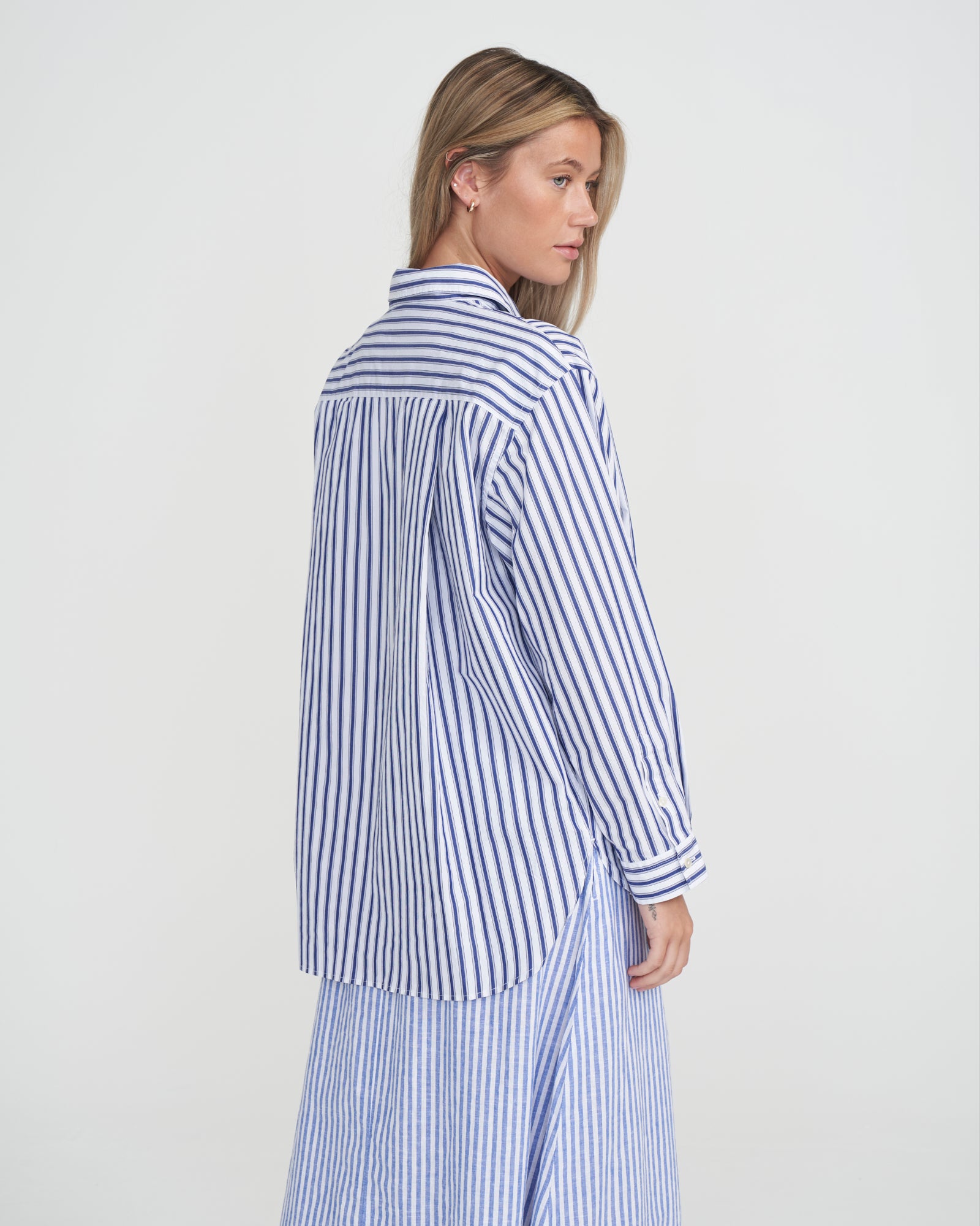 Holebrook_Amalia-Shirt_A22301_126_2.jpg