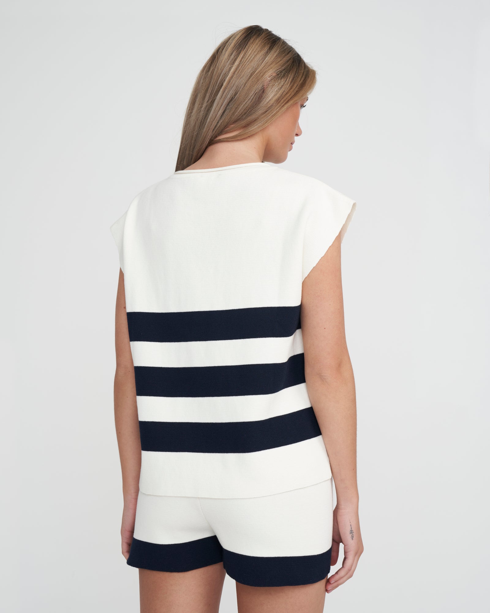 Holebrook_Berit-Capsleeve_S32416_129_2.jpg