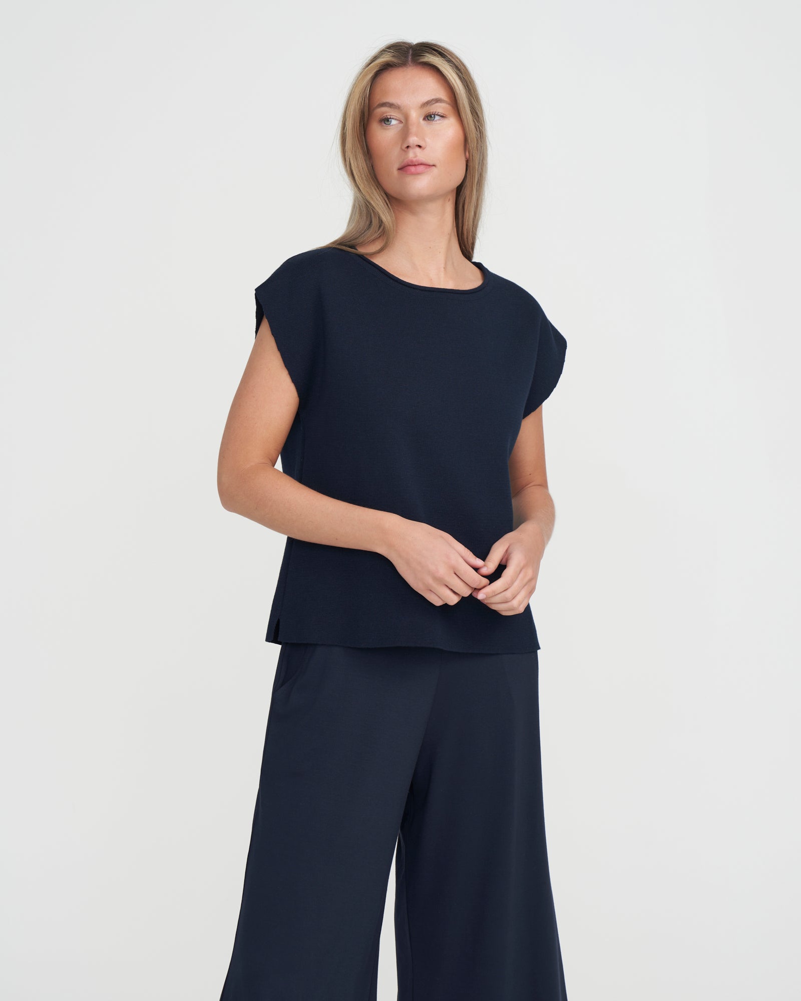 Holebrook_Berit-Capsleeve_S32416_290_1.jpg