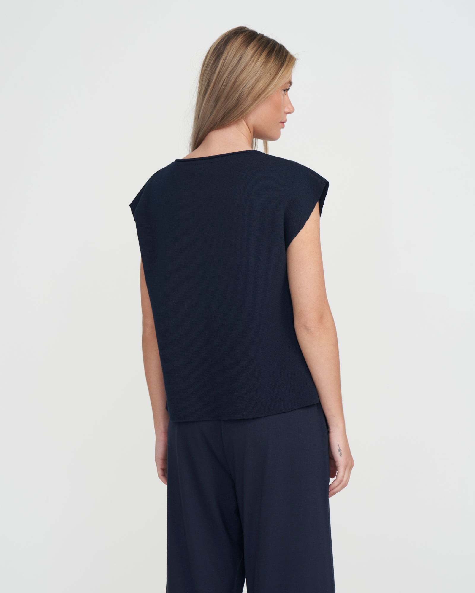 Holebrook_Berit-Capsleeve_S32416_290_2.jpg