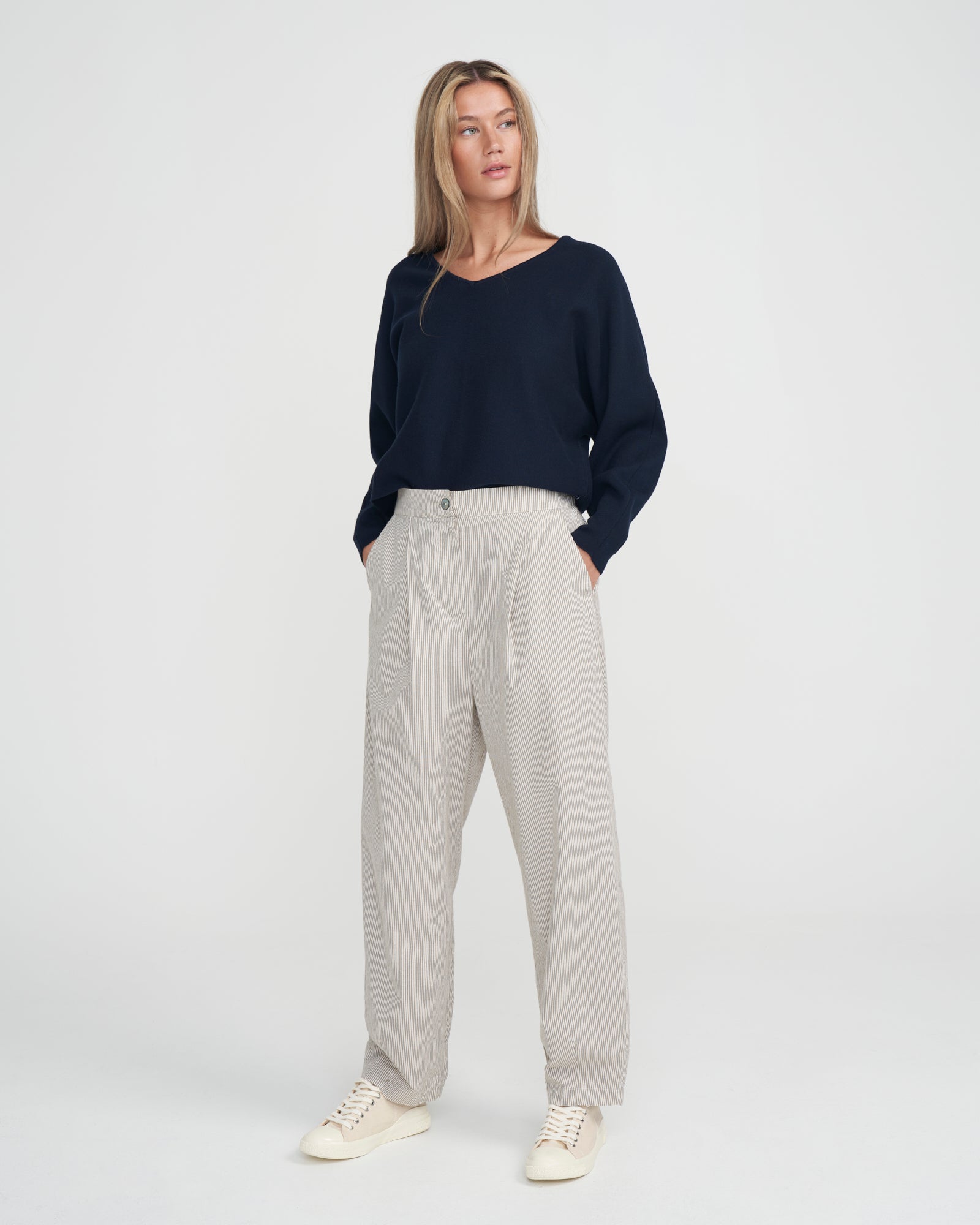 Holebrook_Marina-Pants_S32204_741_1.jpg
