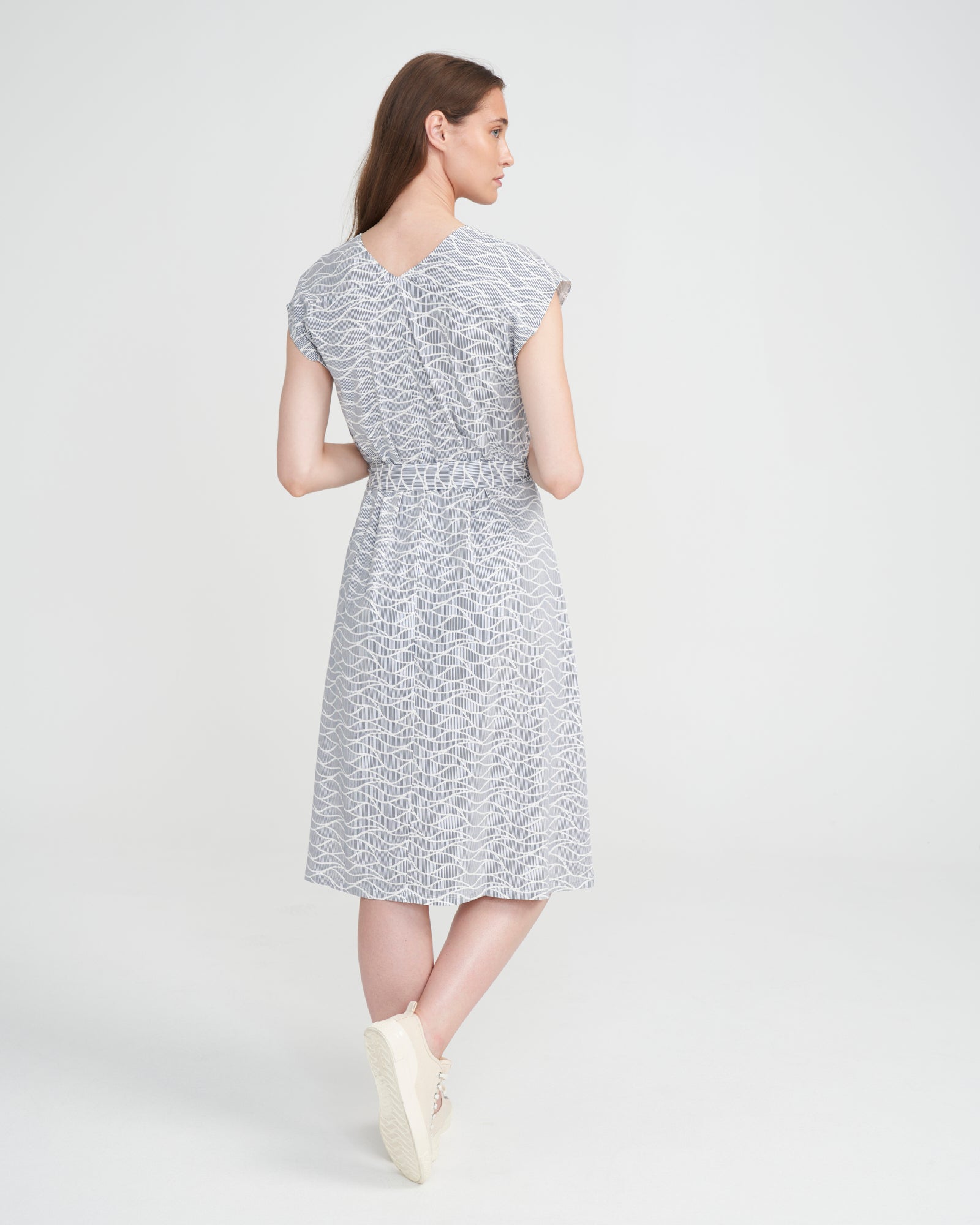 Holebrook_Vera-V-neck-Dress_S32614_131_2.jpg