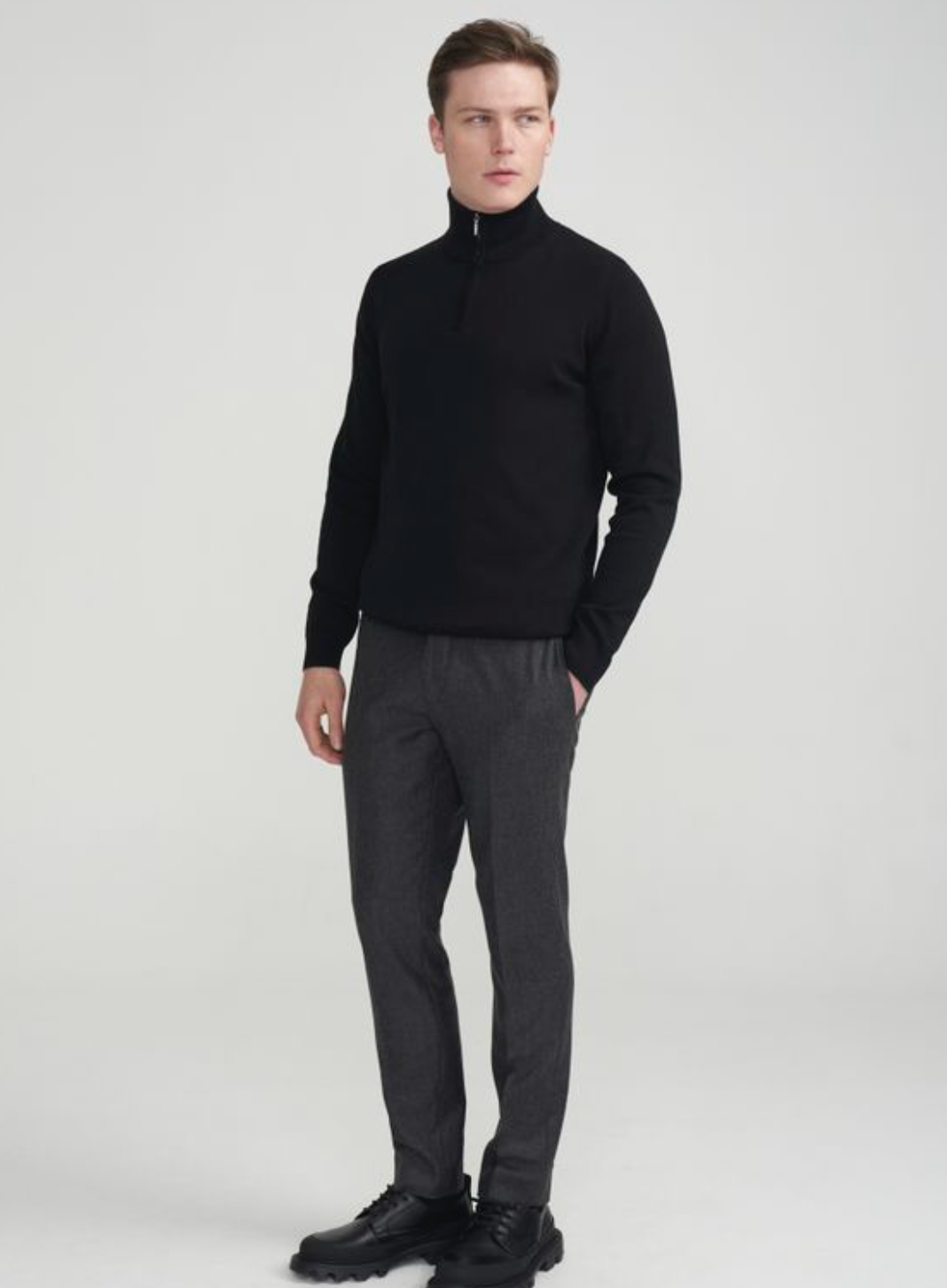 Holger T-Neck- Black