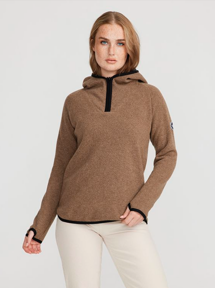Judit Hood WP-Walnut