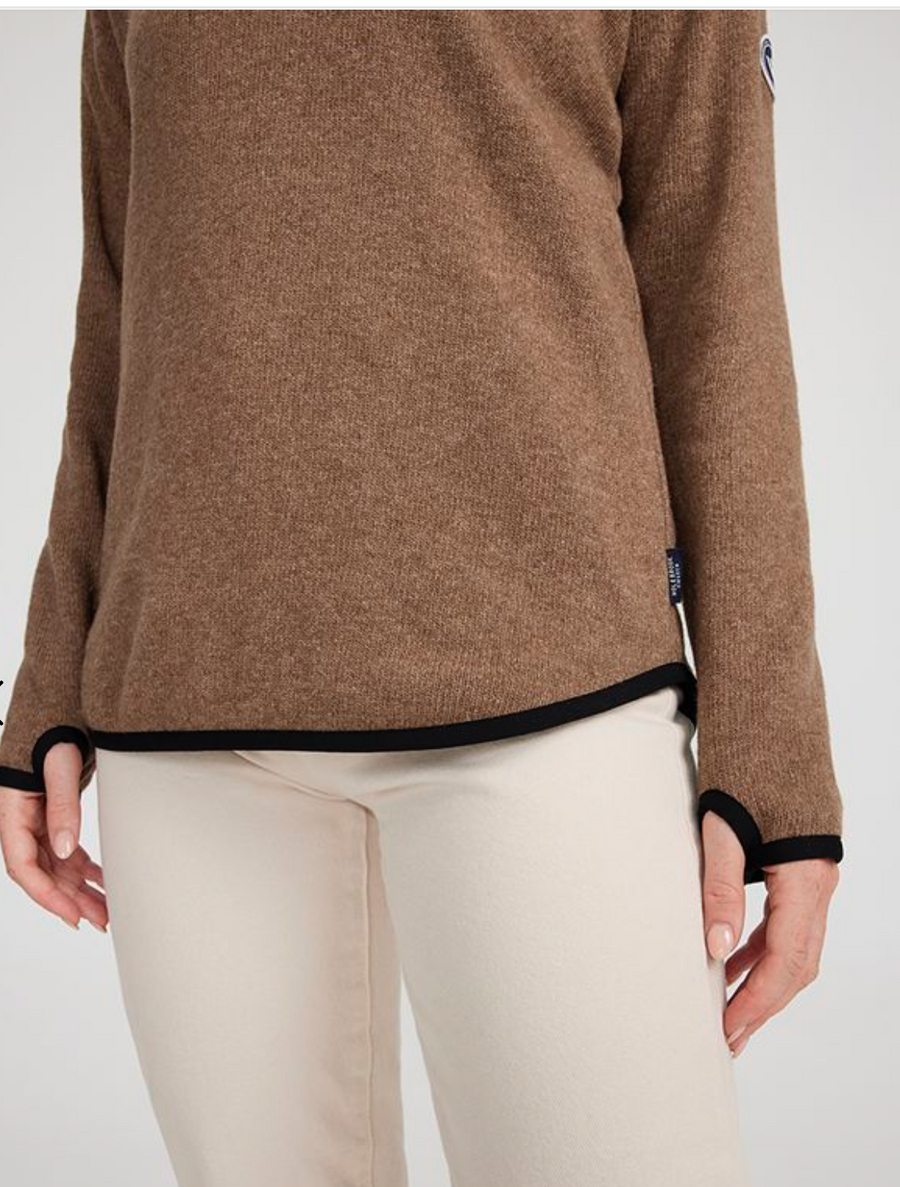 Judit Hood WP-Walnut